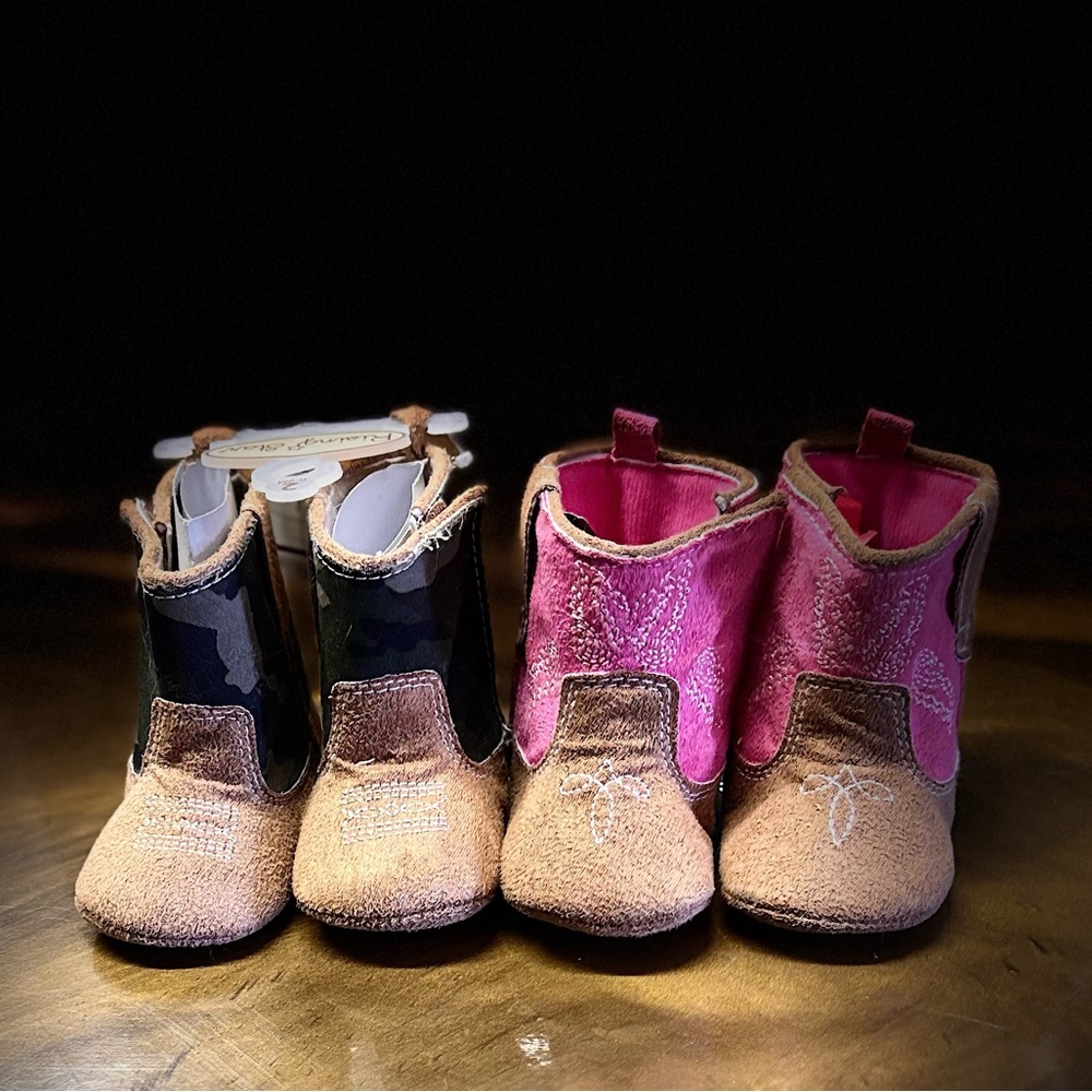 Rising Star Little Cowboy & Cowgirl Booties! 🤠 These fit 6-9 months.
